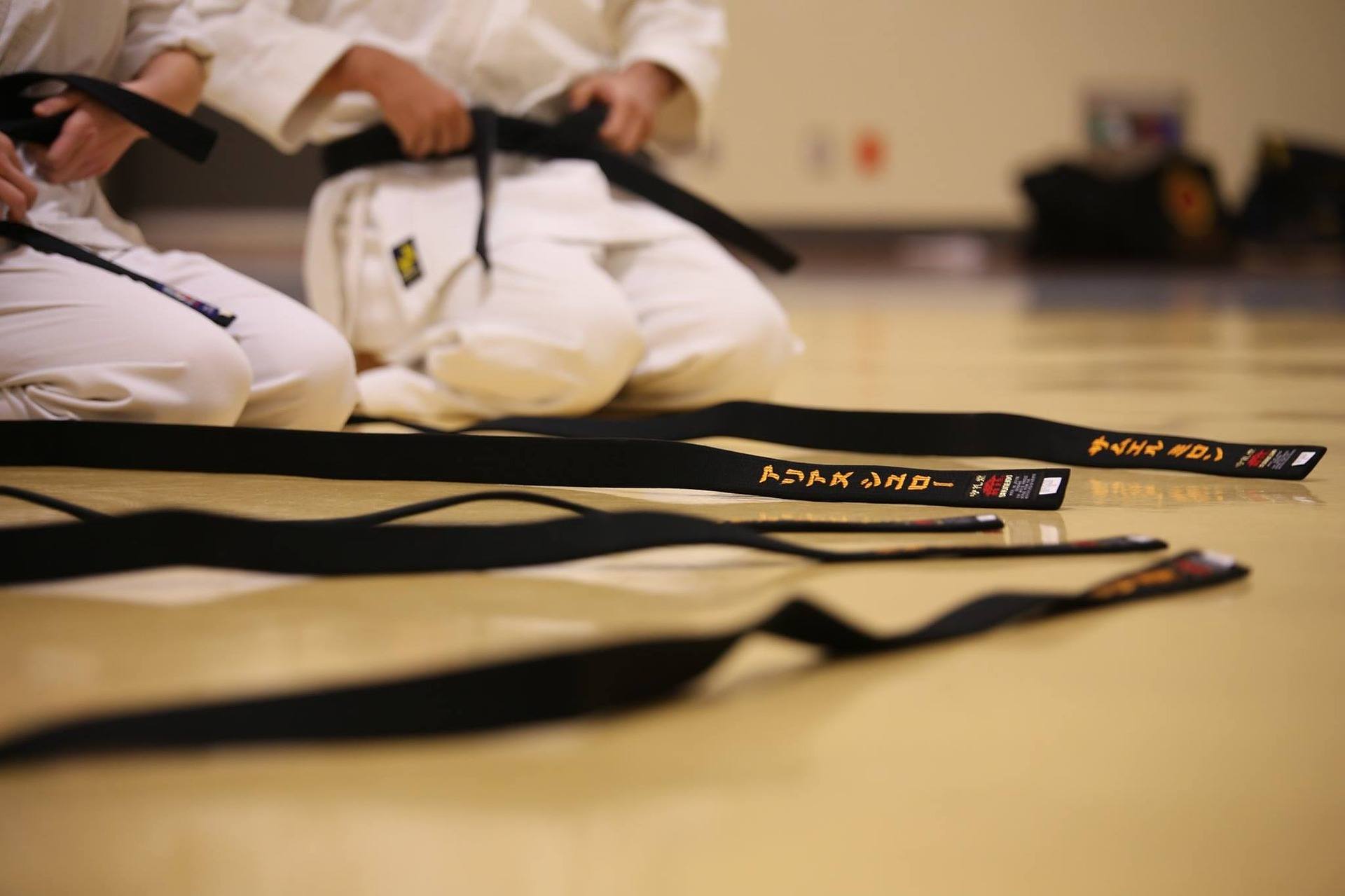 how to tie a martial arts belt